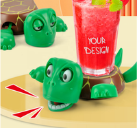 Appuyez sur le tapis de souris « Scared Turtle » pour obtenir des effets sonores amusants et profitez d'un jouet hilarant anti-stress. Vente en gros disponible.
