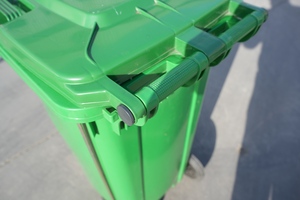 120L Outdoor-Mülleimer aus Kunststoff mit Pedal und Rädern. - Product Image 5
