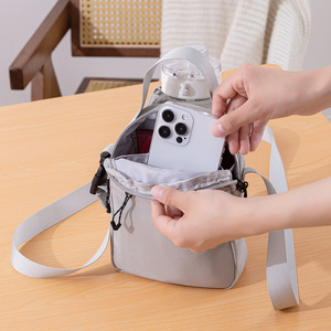 Sac à bandoulière grande capacité pour bouteille d'eau, sac de rangement unisexe léger avec cordon de serrage, sac de voyage à bandoulière - Product Image 3