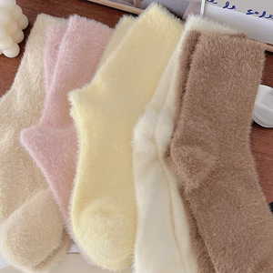 Chaussettes en velours de vison tricoté couleur unie pour femme, doublées, épaisses et chaudes, pour l'automne et l'hiver, idéales pour la post-partum et le sommeil - Product Image 3