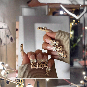 Ongles artificiels en gros populaires en ABS, longs et pointus, motif léopard français, avec strass et nœud, <span class=keywords><strong>pour</strong></span> le style habillé des femmes - Product Image 3