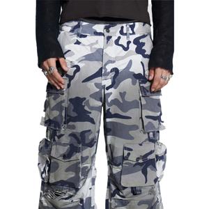 กางเกงคาร์โก้ลายพรางแฟชั่นสไตล์สตรีทแวร์สำหรับผู้ชาย ราคาขายส่ง รับทำโลโก้  มีหลายกระเป๋า สีดำลายพราง - Product Image 6