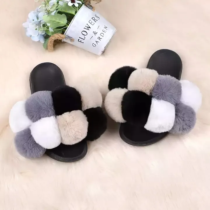 wholesale Ladies outside fluffy balls Sandals Summer With Fur Pom Pon Women Flip Flops Furry Slides slipper For Home Flat Shoes