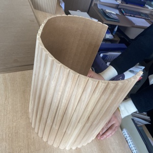Pannello <span class=keywords><strong>in</strong></span> <span class=keywords><strong>Legno</strong></span> Massello Flessibile a Mezza Luna per Rivestimento e Decorazione di Pareti/<span class=keywords><strong>Pali</strong></span> - Product Image 1