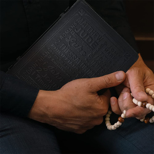 Couverture de Bible de Style nostalgique en cuir PU de haute qualité pour hommes couverture de Bible en cuir transportant le sac de Bibles d'église avec poignées - Product Image 6