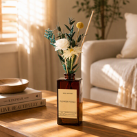 Diffuseur d'arômes en verre à bâtonnets d'huiles essentielles longue durée avec fleurs séchées pour la maison et l'hôtellerie (vente en gros)