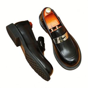 Chaussures habillées pour hommes de style Oxford, en similicuir verni, pour mariage, classiques, à lacets, formelles - Product Image 4