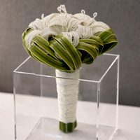 Buket Bunga Manik-Manik Prancis Gaya Pedesaan, Calla Lily Putih & Lily Liar untuk Sentuhan Rustic Chic
