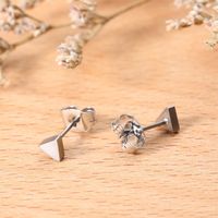 Pendientes de Titanio Puro Geométricos Clásicos TG, Acabado Cepillado Triangular, Hipoalergénicos Certificados para Orejas Sensibles Unisex