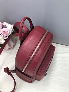 Mochila de cuero genuino para hombre de alta gama, personalizada de fábrica, mochila premium 100% de cuero genuino de cocodrilo con logotipo en lámina dorada - Product Image 5