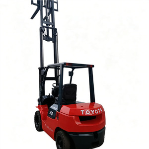 Montacargas Toyota Usado de 3t 30 4300KG, 3 Etapas, 0-2000 Horas, Diésel y Eléctrico - Product Image 1