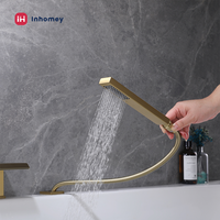 Robinet de salle de bain contemporain de luxe en laiton, cascade, double poignée, en céramique, avec débit contrôlé, finition or brossé, à poser sur le rebord de la baignoire
