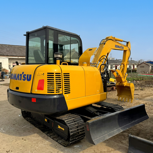 Mini-excavatrice KOMATSU PC56 de 5,5 tonnes avec godet de terrassement, chenilles jaunes, équipement de construction d'occasion - Product Image 1