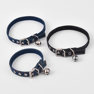 <span class=keywords><strong>Collar</strong></span> de Cuero Estilo Vaquero Clásico de Tamaño Mediano para Perros y Gatos, Personalizado con Patrón Animal y Campana - Product Image 1