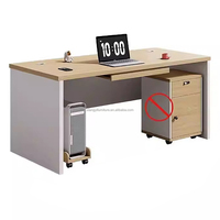 Ensemble de poste de travail moderne pour employés avec panneau de protection et chemin de câbles modulaire pour bureaux d'entreprise, agences créatives et zones de collaboration d'équipe