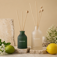 Bouteille diffuseur à roseaux en verre transparent strié, multi-tailles (40ml, 100ml, 200ml), vide, pour huiles essentielles, style vintage à rayures verticales, vente en gros
