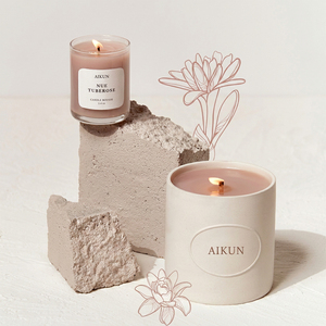 เทียนหอมถั่วเหลืองในขวดแก้วพร้อมโลโก้สั่งทำ AIKUN บรรจุภัณฑ์รักษ์โลกสำหรับบ้าน กลิ่นหอมสำหรับใช้ในบ้าน ขายส่งจำนวนมากและบริการ OEM บรรจุภัณฑ์เทียนแก้ว - Product Image 1