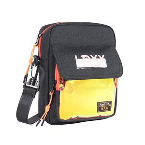 Petit sac bandoulière en nylon noir holographique personnalisé pour hommes, avec sangle réglable et fermeture à glissière - Product Image 2
