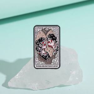 Broches Masónicos de Aleación de Zinc con Esmalte, Diseño de Cuervos Góticos para el Día de San Valentín, con Recubrimiento de Níquel Negro - Product Image 3