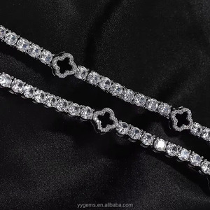 กำไลข้อมือโมอิสซาไนต์ทรงโคลเวอร์ VVS สี D เงินแท้ 925 ชุบทอง 18K ทรงบริลเลียนต์ พร้อมใบรับรอง GRA แบบ Claw Setting - Product Image 4
