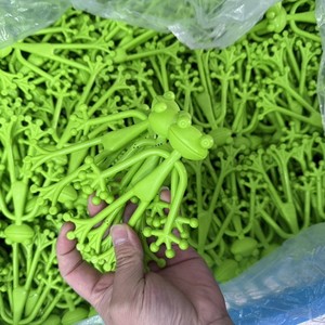 Nouveau <span class=keywords><strong>support</strong></span> de plantes durable en forme de grenouille, recouvert de plastique, pour verger et potager - Product Image 6