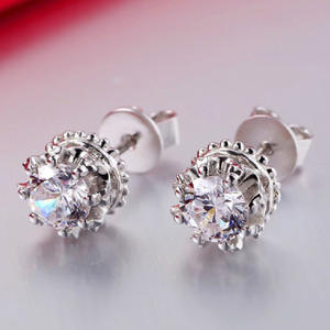 Pendientes de tuerca con corona de oro blanco y cristal de imitación, corte brillante redondo, engaste de garra, para mujer, joyería clásica de regalo - Product Image 4