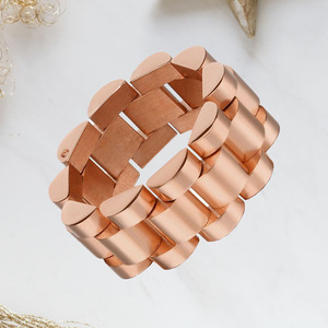 Europese En Amerikaanse Nieuwe Mode <span class=keywords><strong>Ring</strong></span> Licht Luxe Stijl Roestvrij Staal 18K Gouden <span class=keywords><strong>Ring</strong></span> Klaar Voorraad Mannen En Vrouwen <span class=keywords><strong>Ring</strong></span> Groothandel - Product Image 3