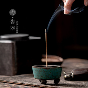 Quemador de incienso de cerámica esmaltada azul, hecho a mano para ceremonia del té y uso religioso, origen Dehua - Product Image 1