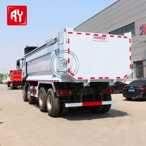 Camion à benne basculante HOWO Sinotruk 8x4 d'occasion, benne basculante en forme de U, 12 roues, basculement arrière |   Conforme à la norme Euro 2, prêt pour les routes accidentées en Afrique - Product Image 2