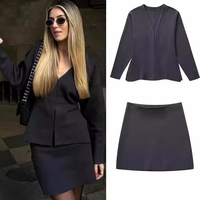 Nouvelle collection printemps : Ensemble deux pièces en tricot côtelé de laine avec cardigan boutonné et jupe