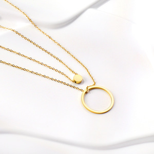 Collier à double couche en forme de cercle, plaqué or 18 carats, en acier inoxydable, pendentif géométrique pour femmes, bijoux polyvalents et tendance - Product Image 3