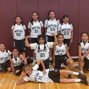 Camiseta de Baloncesto Reversible Personalizada en Blanco y Negro |   Camisetas de Baloncesto Reversibles Personalizadas con Números - Product Image 3