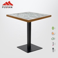 Ensemble de mobilier de restaurant haut de gamme pour chaîne de restaurants de style steakhouse occidental, avec assise robuste en HPL moderne et bordure en bois massif, et base en plaque de fer.