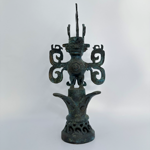 Tardo Shang dinastia Sanxingdui bronzo testa umana artefatto ottone lucido placcato uso per regalo portato alla luce Guanghan Sichuan rovine - Product Image 1