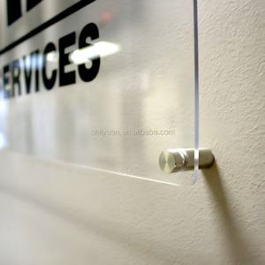 لوحة إعلانات أكريليك مخصصة عالية الجودة للمكاتب من المصنع مباشرة، مطبوعة بالأشعة فوق البنفسجية كعلامة للشركة - Product Image 3