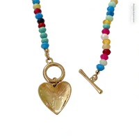 Nouveauté 2026 Collier de bijoux perlés colorés plaqué or avec pendentif cœur et fermoir OT, Fournisseur de bijoux cœur