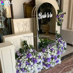 Marco de metal plateado con espejo LEDA, moderno y personalizable, ideal para decoración de fondo en bodas y reuniones familiares. - Product Image 4