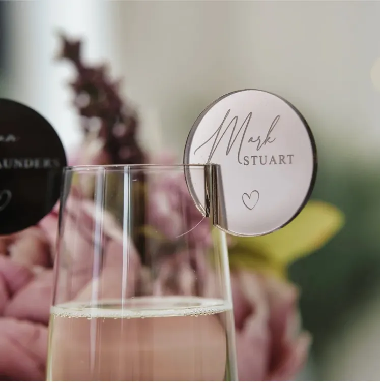 Lehine şarap takılar kalp detay akrilik içecek etiketleri düğün