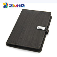 Beau cahier de style grain de bois avec banque d'alimentation 8000mAh et flash USB 32G cadeaux de bureau pratiques pour les entreprises