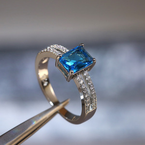 Anello a forma di farfalla colorato per donna, elegante design intarsiato, gioielli alla moda per tutti i giorni - Product Image 2