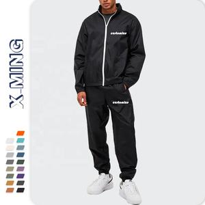 Новый легкий нейлоновый мужской пиджак и брюки из полиэстера на молнии плюс размер куртки с капюшоном Спортивные штаны комплект спортивный костюм - Product Image 1