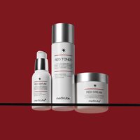 Crème rouge Medicube 2.0 | |   Formule peu irritante pour les peaux à problèmes |   Apaisant et soulageant, formulé avec BHA et Niacinamide