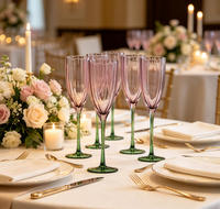 Verres à vin en cristal sans plomb à pétales dégradés élégants, rayures verticales vintage, parfaits pour les mariages, les fêtes et les bars à domicile