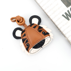 Llavero de Cuero con Cabeza de Tigre a Rayas con Detalle 3D - Product Image 2