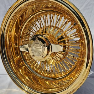 Set di 4 Cerchi in Acciaio da 13x7 Pollici, a 100 Raggi, con Incrocio Dritto, Placcatura Americana Oro, Raggi Cromati <span class=keywords><strong>e</strong></span> Bordi Cromati - Product Image 1