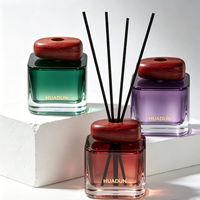Vente en gros de flacons diffuseurs d'huiles essentielles carrés de 150 ml et 200 ml, couleur bleu clair et rouge, avec couvercle en bois