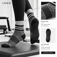 Chaussettes de Pilates à soutien de la voûte plantaire, antidérapantes, à talon ouvert, à semelle pleine, ajustement parfait, rayures noires et grises, pour studio, OEM, marque privée, échantillonnage en vrac, emballage
