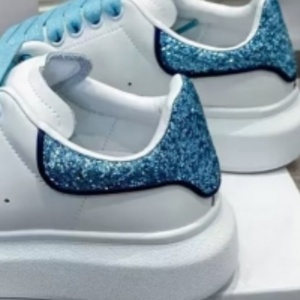 Chaussures décontractées en cuir véritable blanc respirant, à la mode, avec semelles épaisses en caoutchouc et design de marque luxueux, vente en gros. - Product Image 3