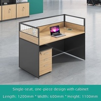 Ensemble de chaise de bureau commerciale avec design minimaliste moderne, poste de travail individuel en bois avec cloison de séparation