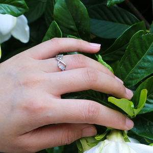 Anello da Donna con Cuore Infinito e Scritta 'Mom', Micro Pavé di Zirconi, Gioiello Sentimentale per Uso Quotidiano - Product Image 4